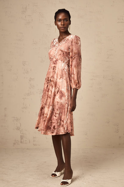 Maddalena Çiçek Desenli Süslenmiş Kadife Midi Elbise