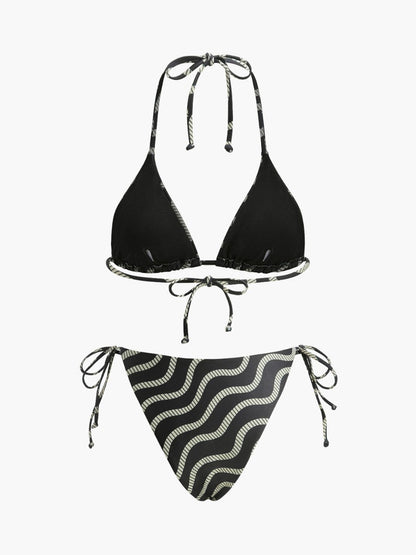 Şık Plaj Görünümü için Şık Dalga Desenli Üçgen Bikini Seti