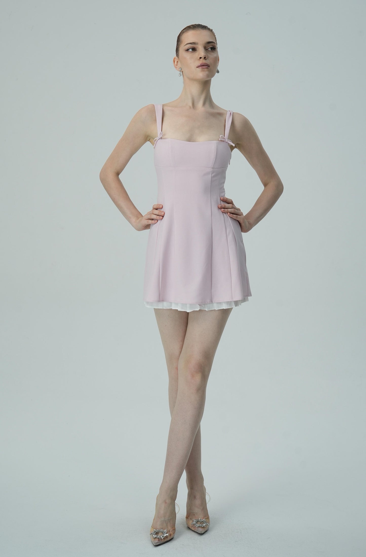 Fiyonk Askılı Yumuşak Pembe Mini Elbise